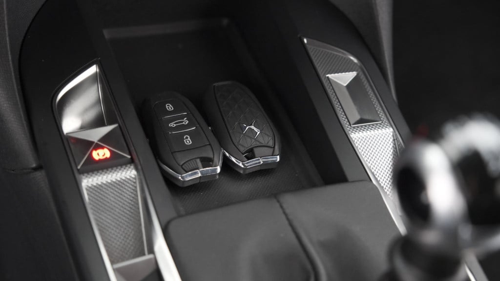 Ds Ds 3 crossback puretech 100 montmartre | parkeersensoren | apple carplay