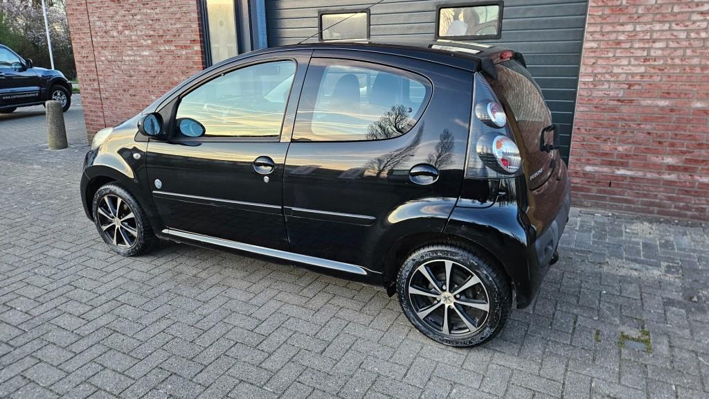 Peugeot 107 1.0 envy luxe uitv. / nl auto / nap / 85635 km !