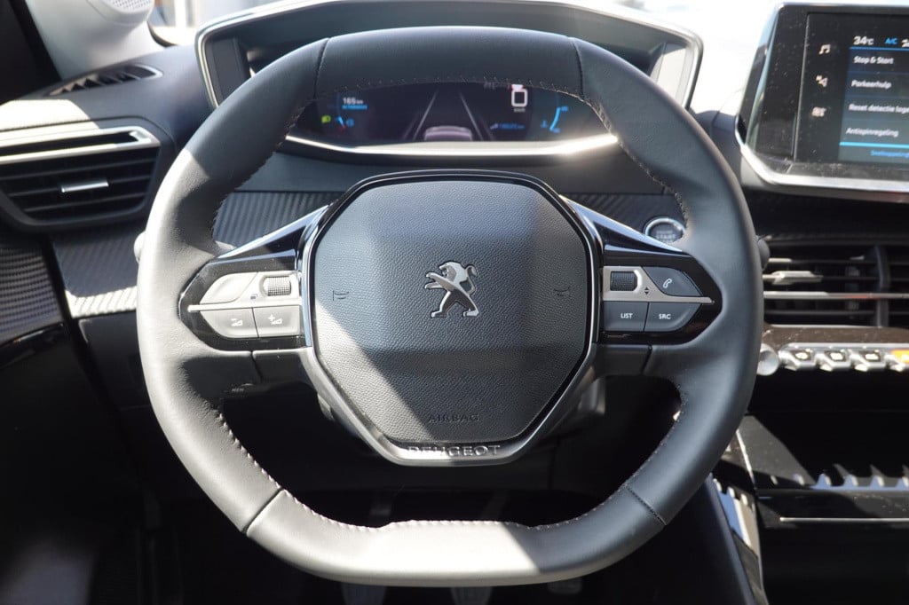 Peugeot 208 1.2 puretech 100 allure