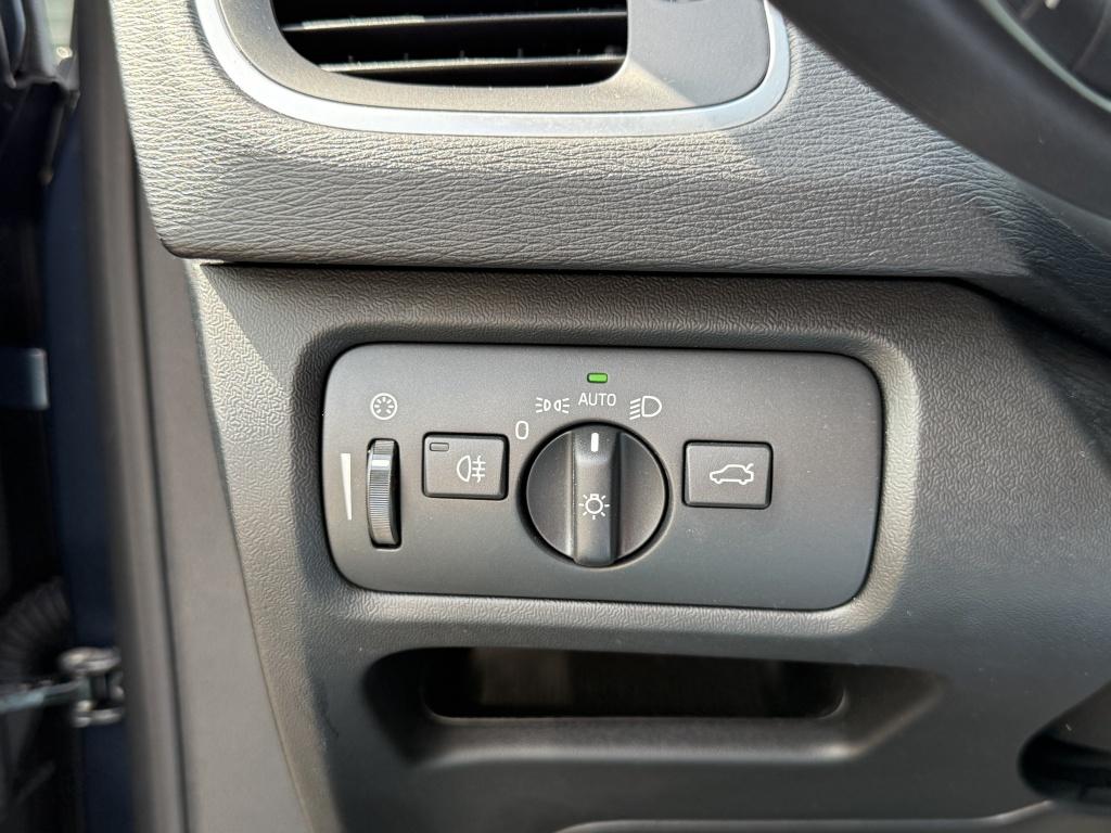 Volvo V40 cross country t3 153pk aut6 polar+ luxury| leder|pano| camera| tr