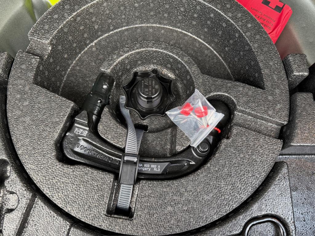 Volkswagen T-roc 1.5 tsi 150pk dsg style | trekhaak | navi | iq light | ada