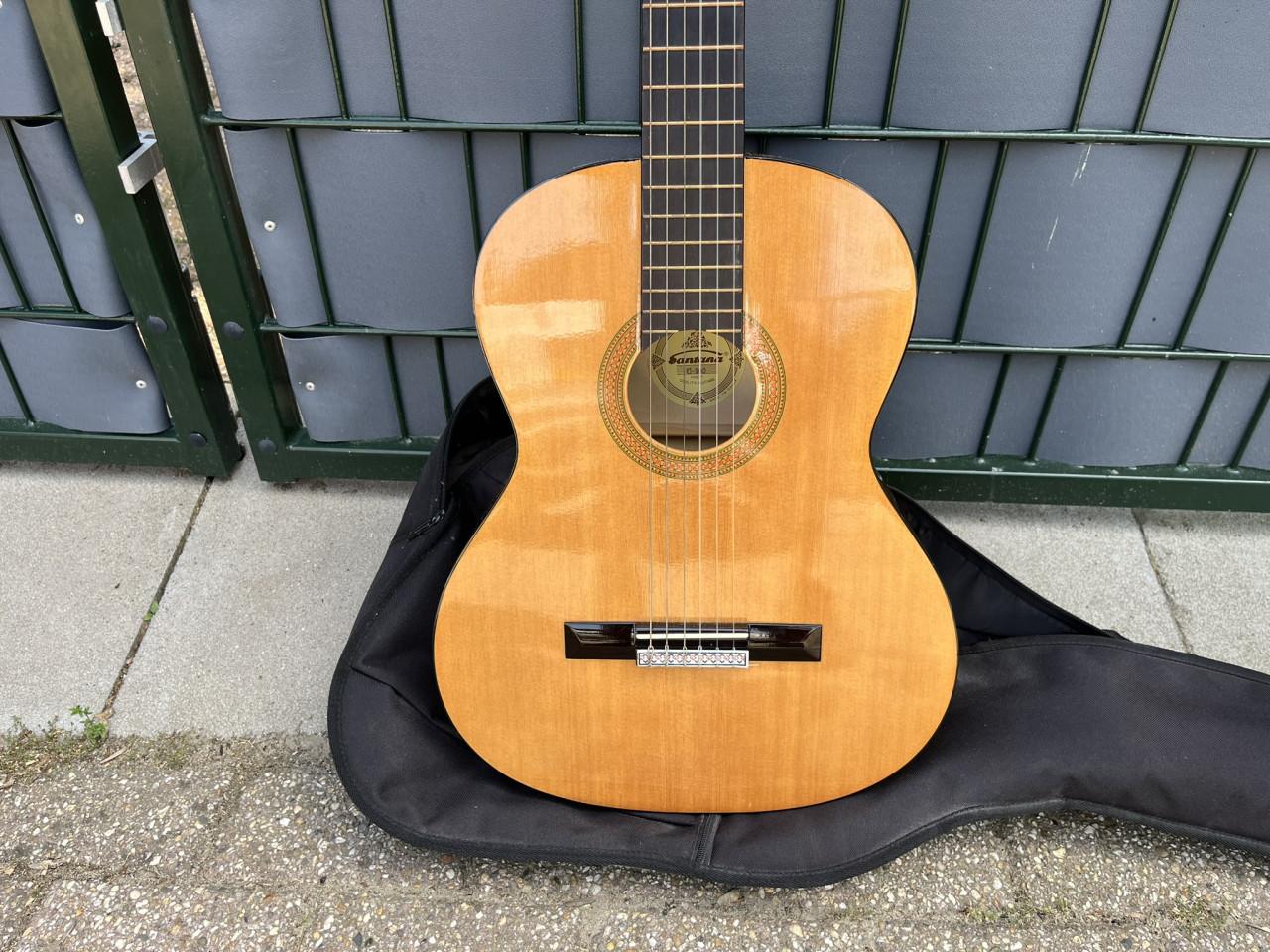 Gitaar Cort NTL 50 met hoes