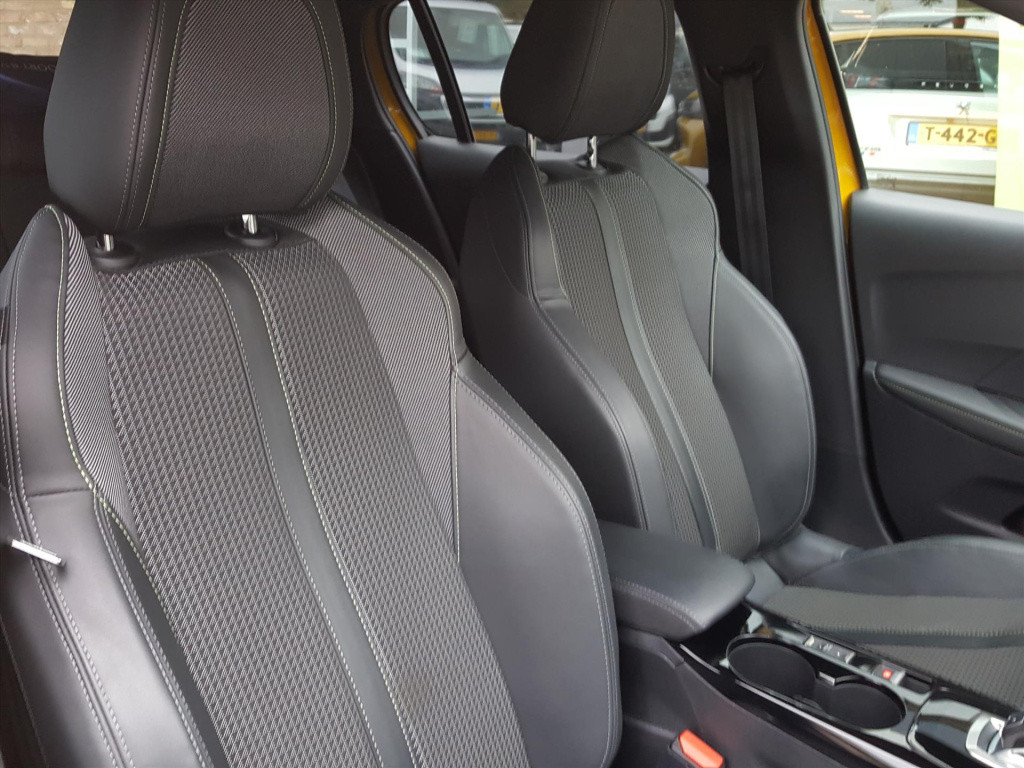 Peugeot 208 gt 1.2 puretech 100pk (vol)automaat (eat8) | navigatie 3d cockp