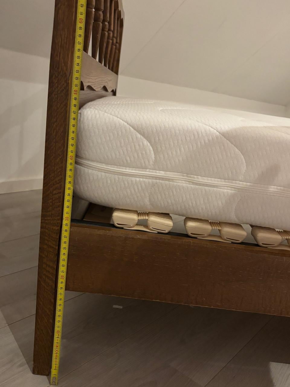 Eiken houten eenpersoonsbed + nieuw matras + nieuwe lattenbodem