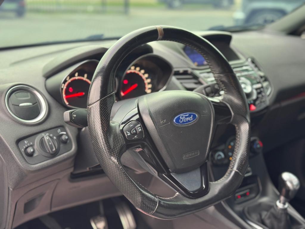 Ford Fiesta 1.6 st2 * camera * recaro * stoelverwarming * clima