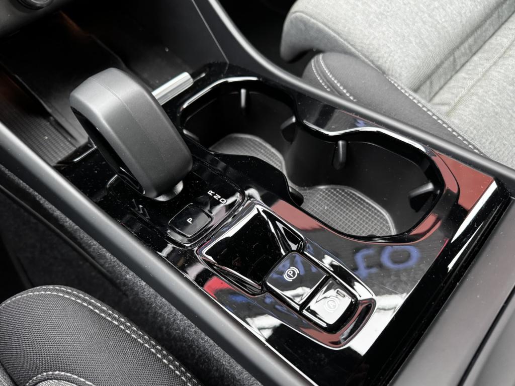 Volvo XC40 2.0 b4 plus dark | 18'' lmv | trekhaak | harman kardon