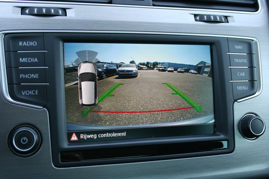 Volkswagen Golf 1.0 tsi business edition connected / navi / camera / led