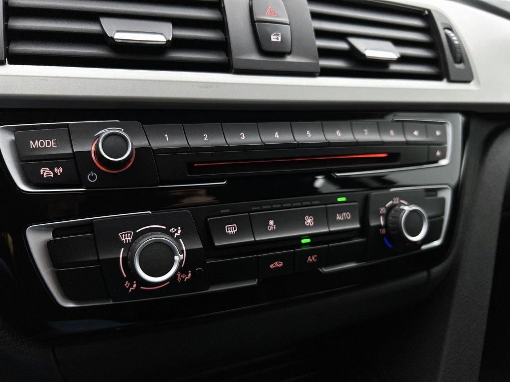 BMW 3-serie 320i xdrive executive | automaat | navigatie | leder | climate 