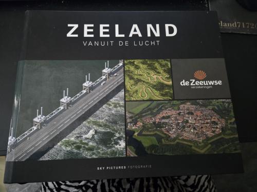 Fotoboek "Zeeland vanuit de Lucht" van de luchtfotograaf Izak van Maldegem.