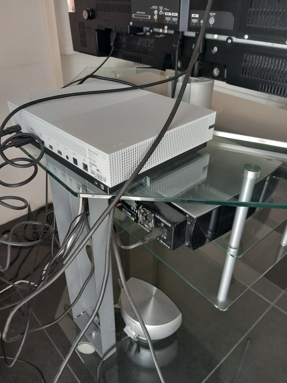 Glazen tv meubel op wieltjes