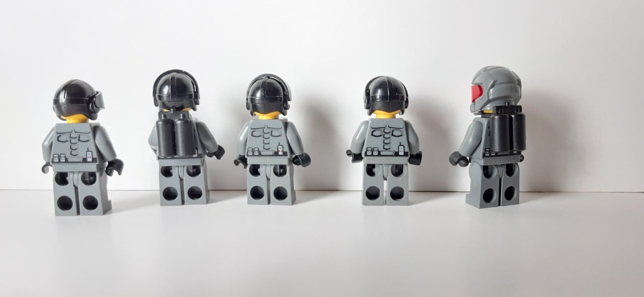 LEGO Minifigures Space Police 3: Officer 1, 2, 7, 10 en 14