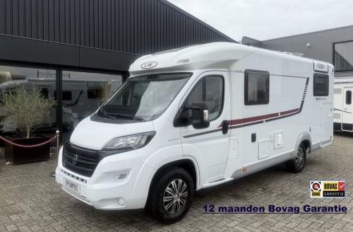 LMC Breezer (Lengtebedden, Compact , Nieuwstaat!!)