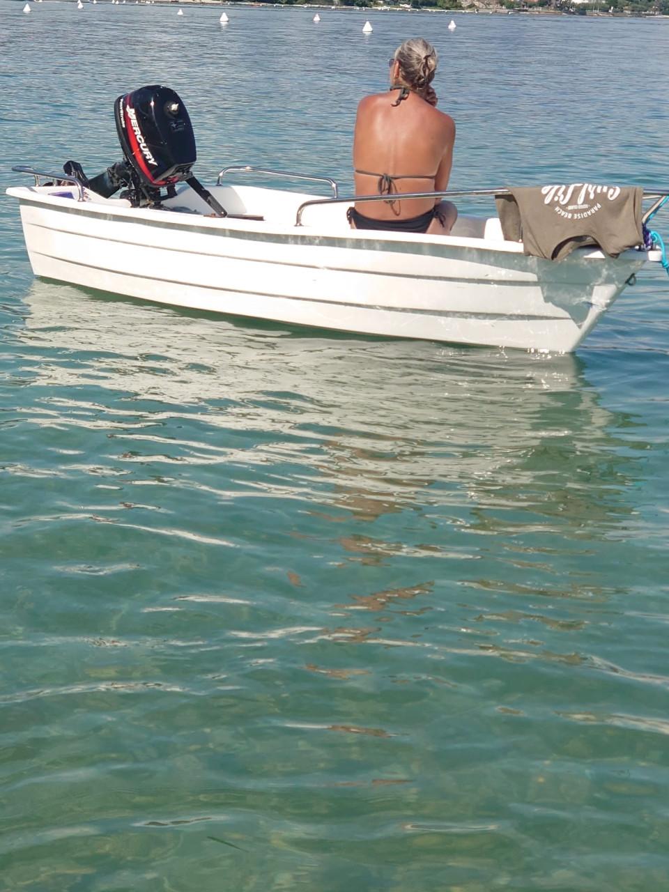 Leuk bootje met trailer en fourstroke motor