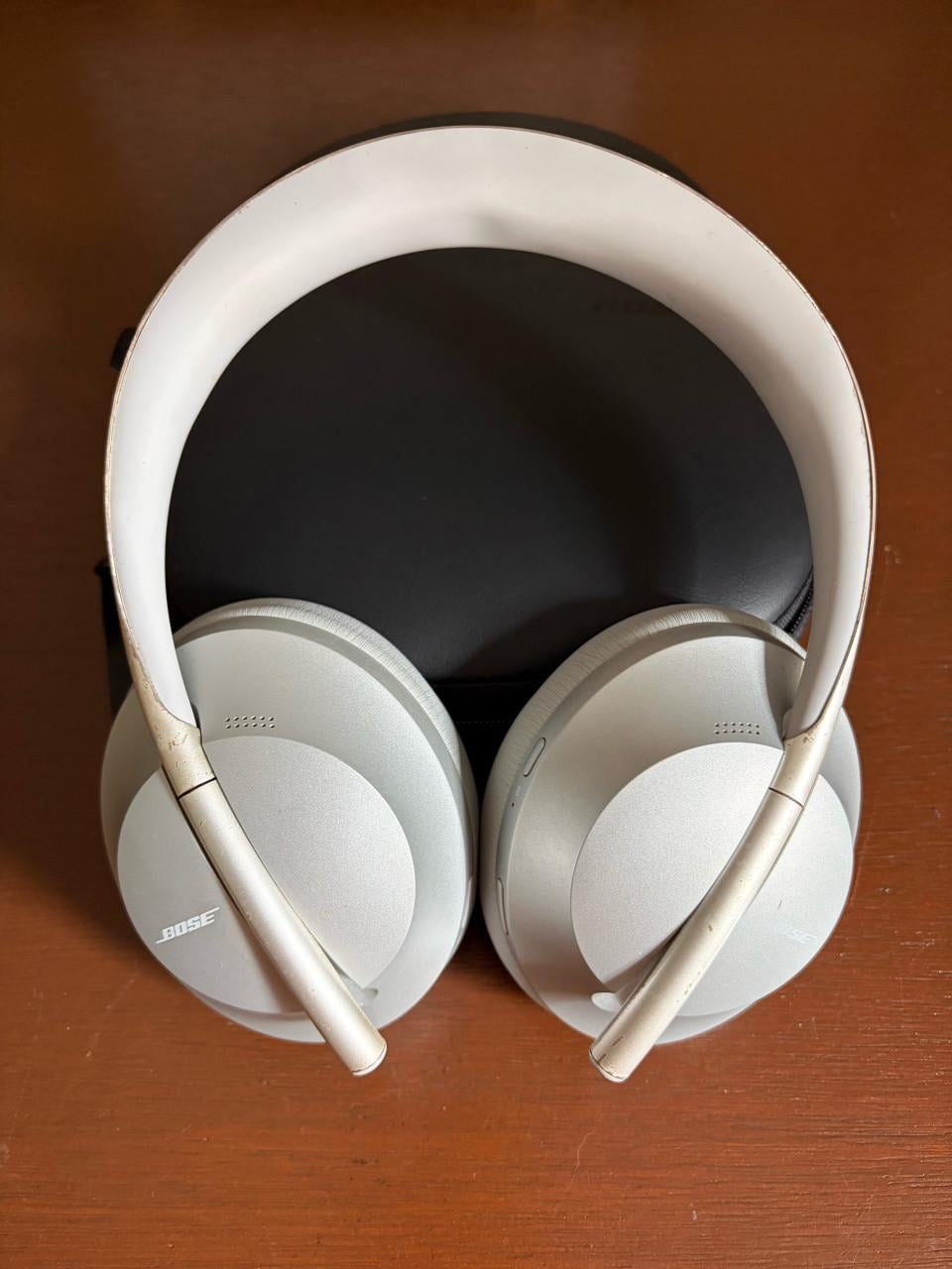 Bose 700 - Over ear headphone met Active Noice Canceling