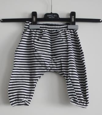 Zwart witte gestreepte broek maat 68