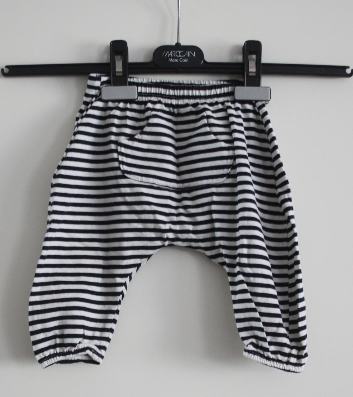 Zwart witte gestreepte broek maat 68