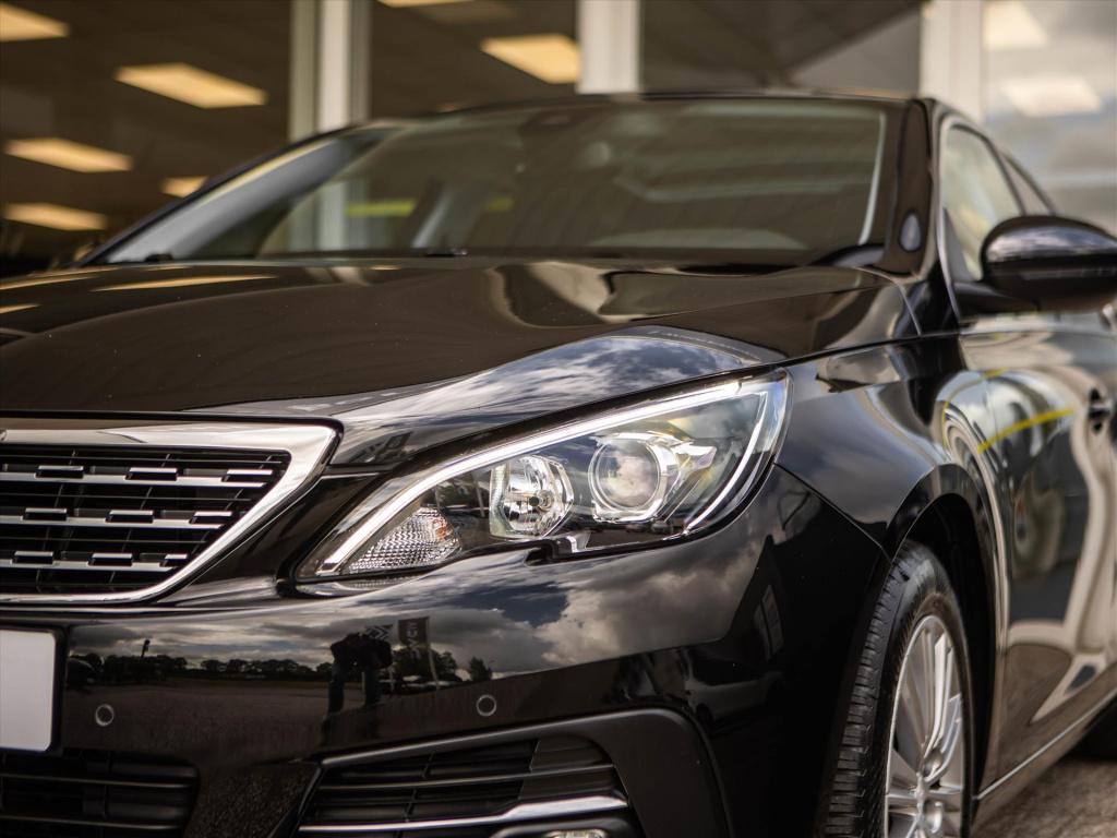Peugeot 308 1.2 puretech 110pk blue lease premium | panoramadak | camera | 