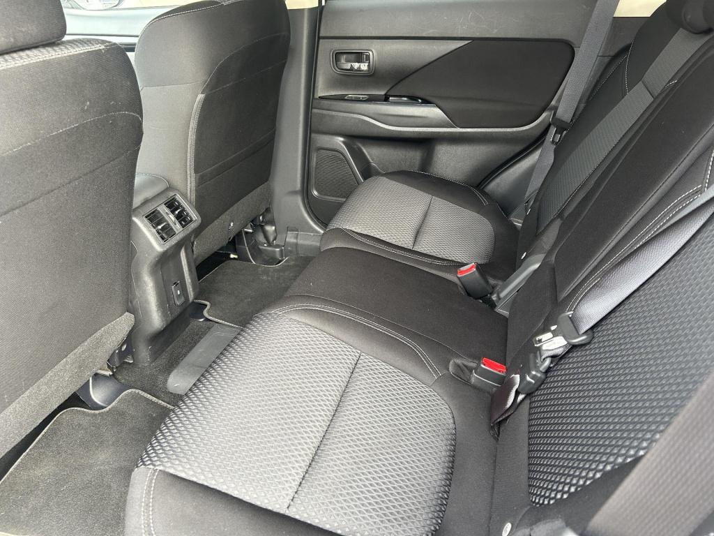 Mitsubishi Outlander 2.4 phev pure+