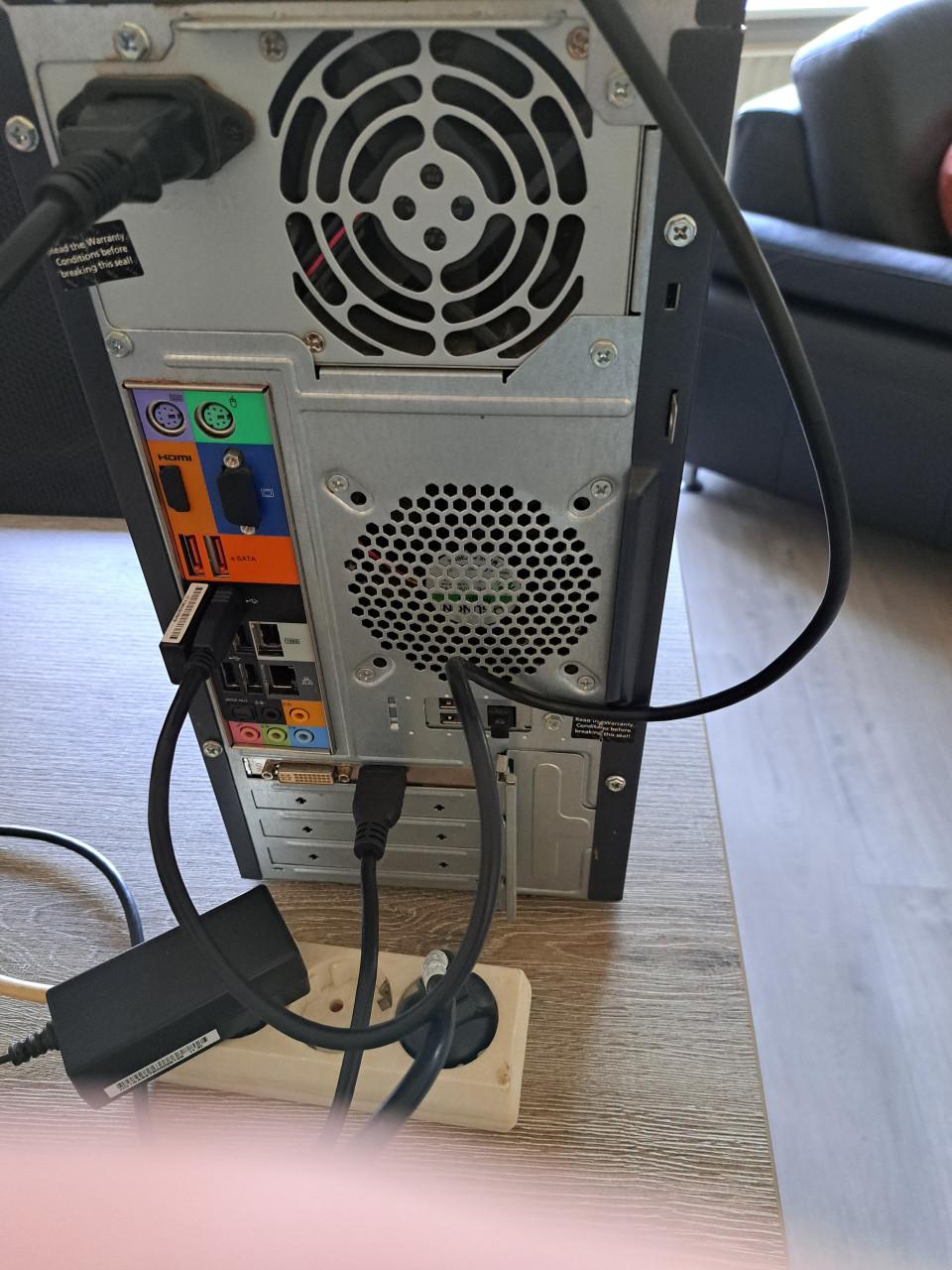 Acer pc compleet met monitor en draadloos toetsenbord en muis.