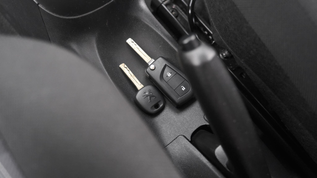 Peugeot 108 1.0 e-vti active | airco | allseasonbanden | elektrische ramen 