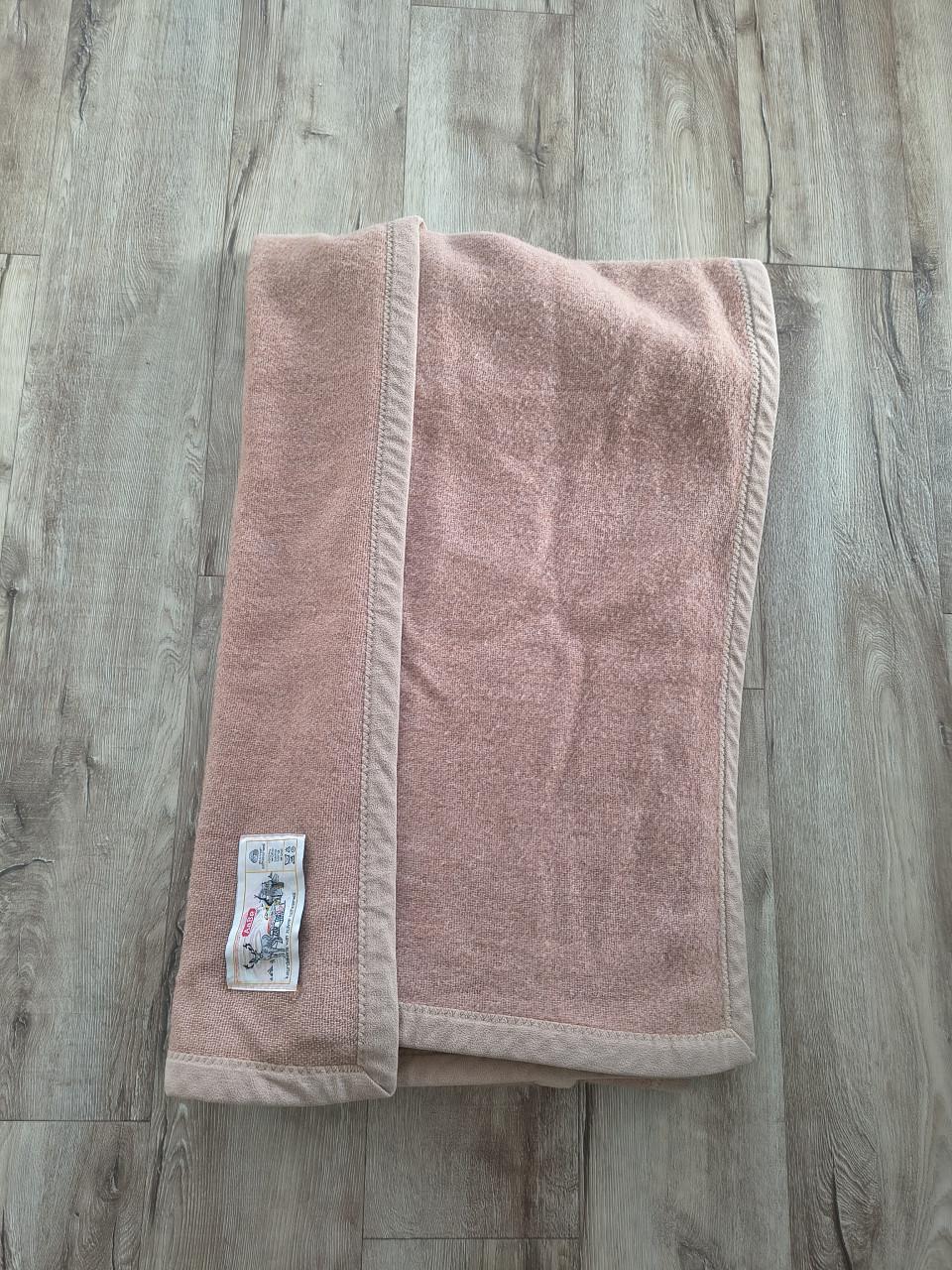 Prachtige beige wollen deken, AaBe zuiver scheerwol deken.