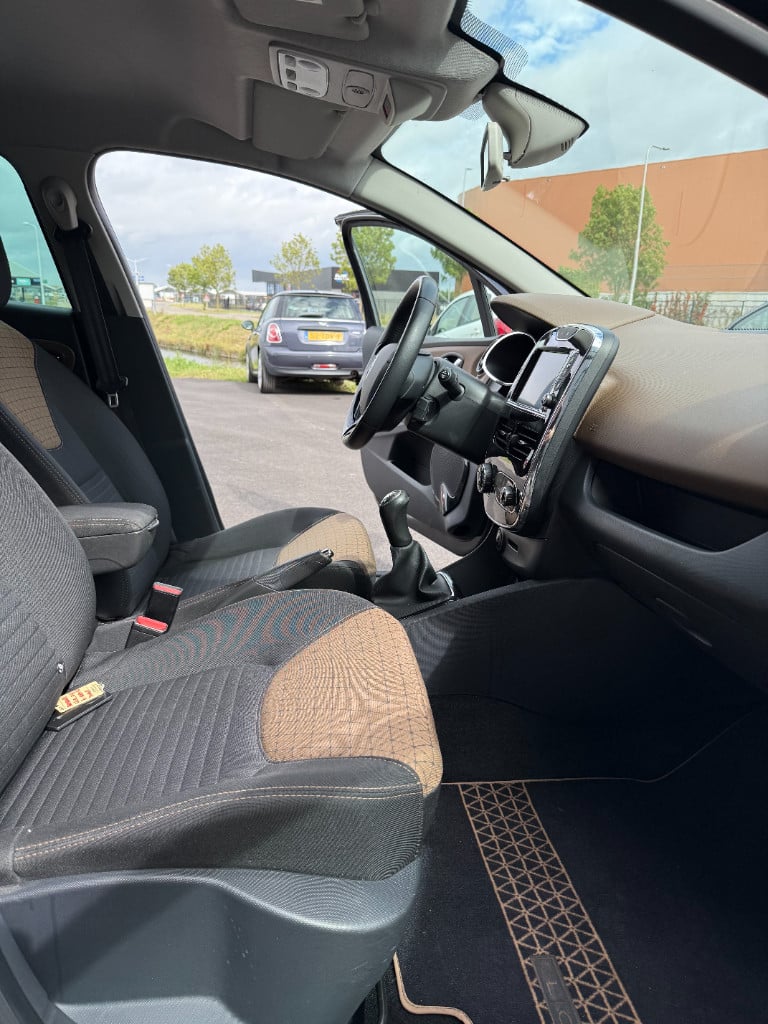 Renault Clio 0.9 - sportief - full option!