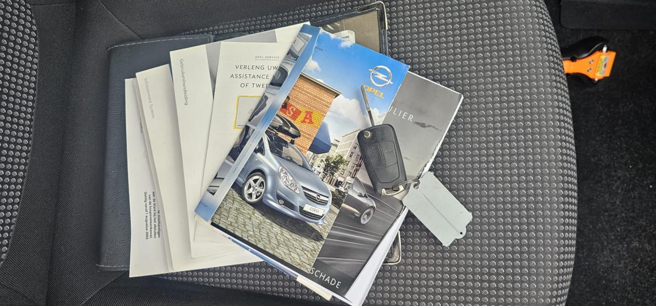 Opel Corsa 1.4-16V Cosmo Automaat! Vol Optie's! In Goede Staat!