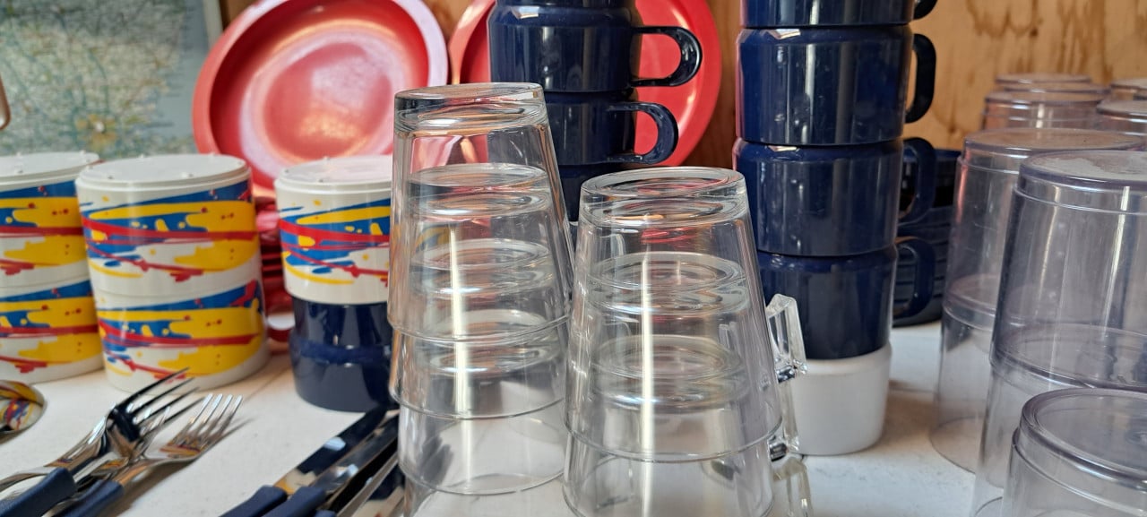 Camping servies 5 a 6 persoons zeer compleet
