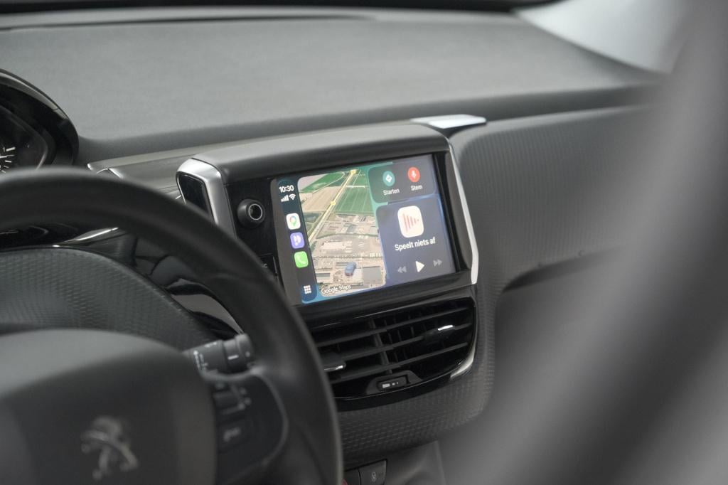 Peugeot 208 puretech 82 signature | parkeersensoren | apple carplay | navig
