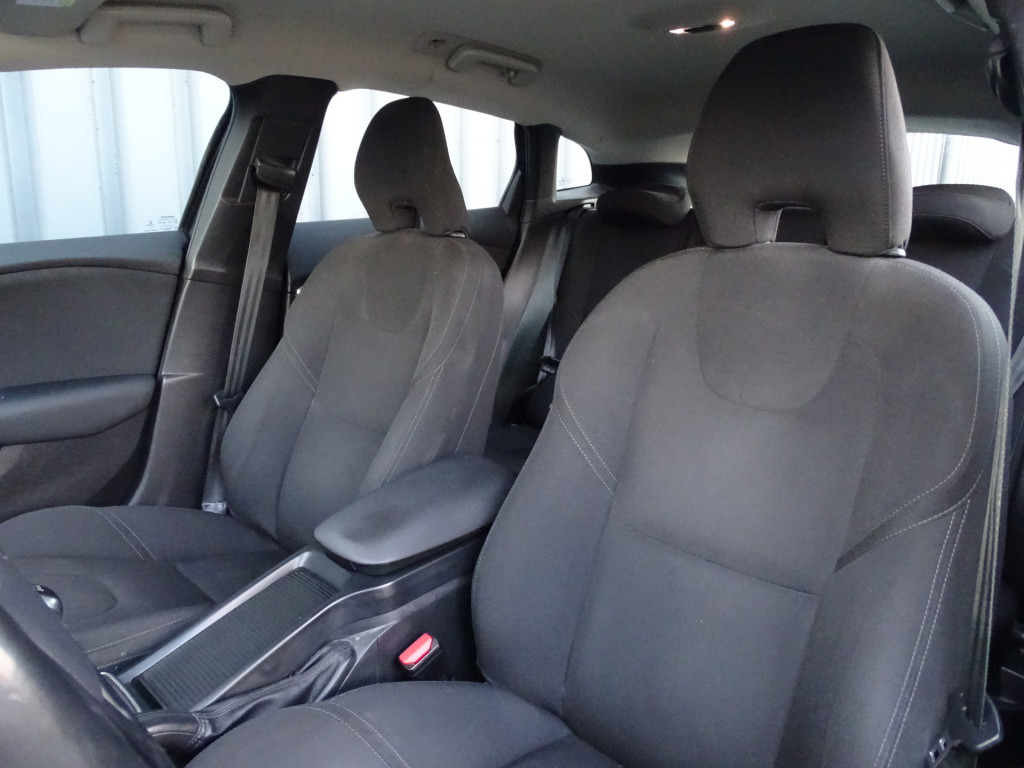 Volvo V40 1.6 t2 momentum | stoelverwarming | navi | bluetooth