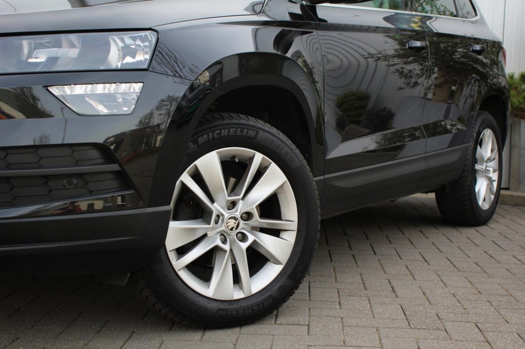 Skoda Karoq 1.5 tsi act sportline business - stoel verw - carplay - virtual