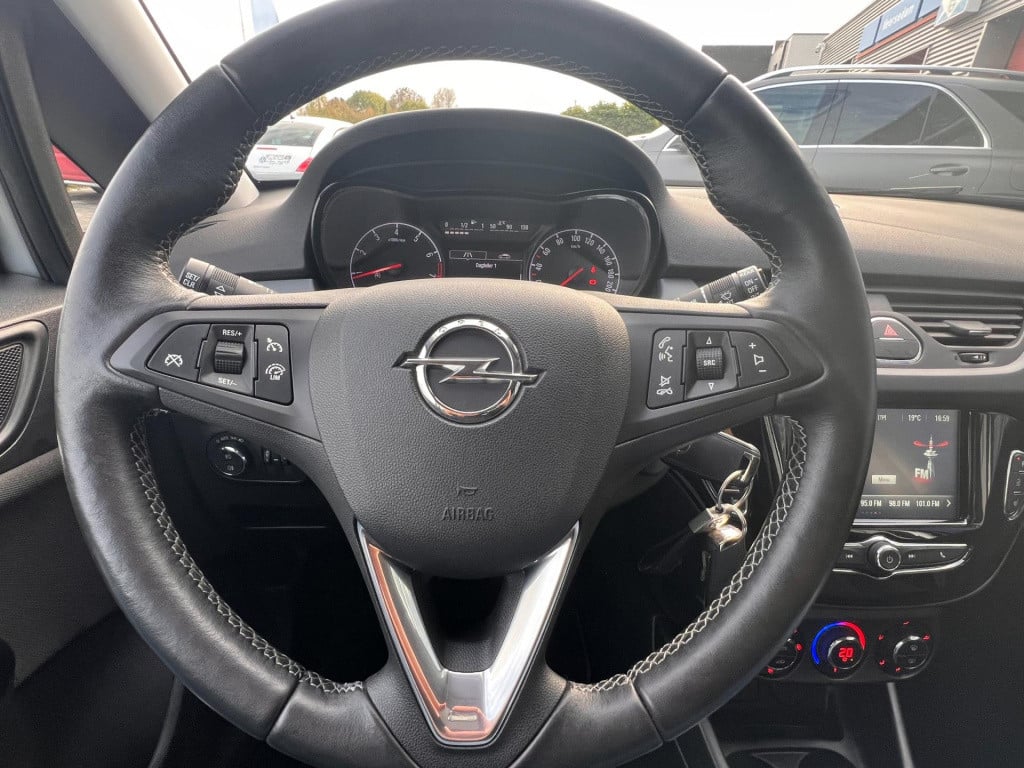 Opel Corsa 1.4 120 jaar edition, carplay, trekhaak enz. enz...