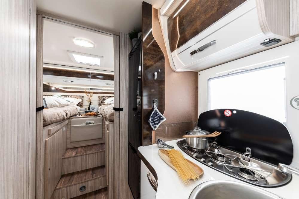 Elnagh T-Loft 529 - Luxe camper met Lengtebedden - 6,99 m - 2023