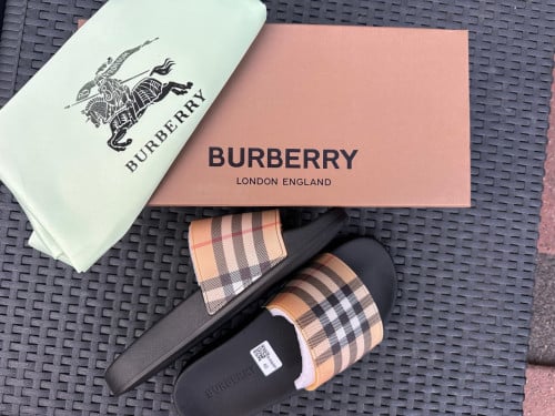 Burberry slippers