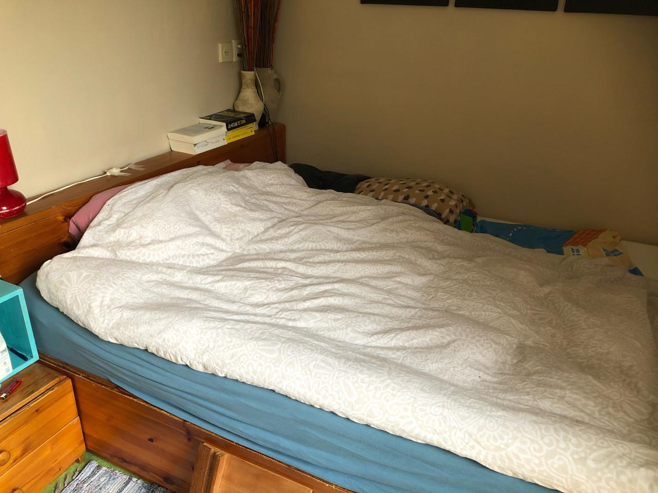 Ledikant, (Bedbak) grenen met 2 lattenbodems