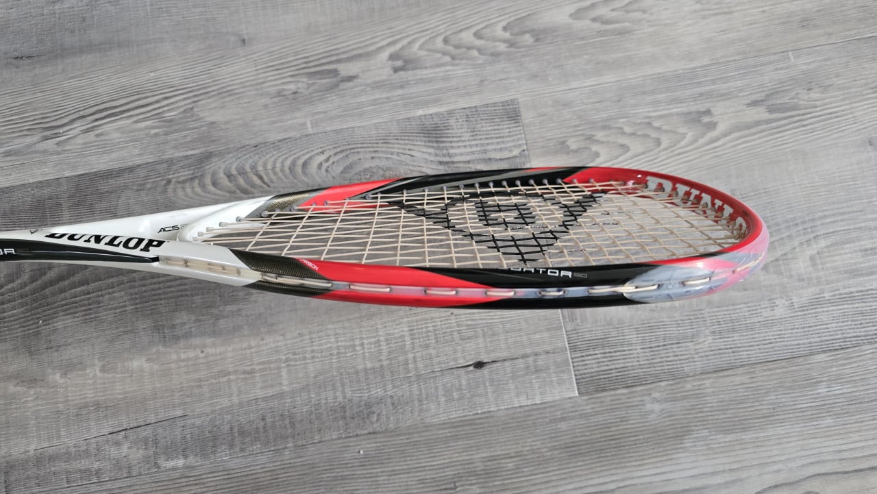 Dunlop Predator 50 Squashracket inclusief draaghoes