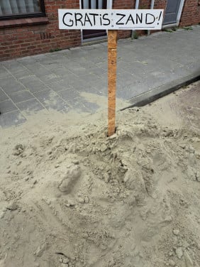 Gratis zand - plaatzand - straatzand- ca 1m3