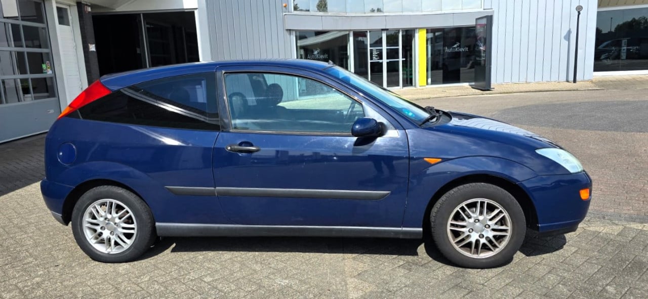 Ford Focus 1.4 I 3D 2001 Blauw