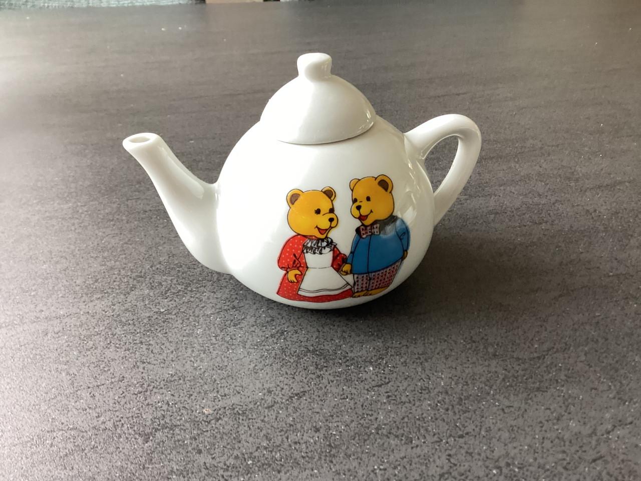 Oude Kinderserviesje. Beertjes.