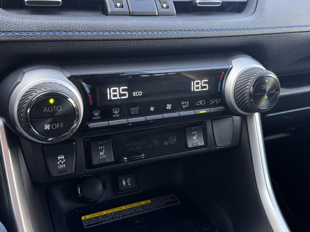 Toyota Rav4 2.5 hybrid style | navigatie | trekhaak | bi-tone |