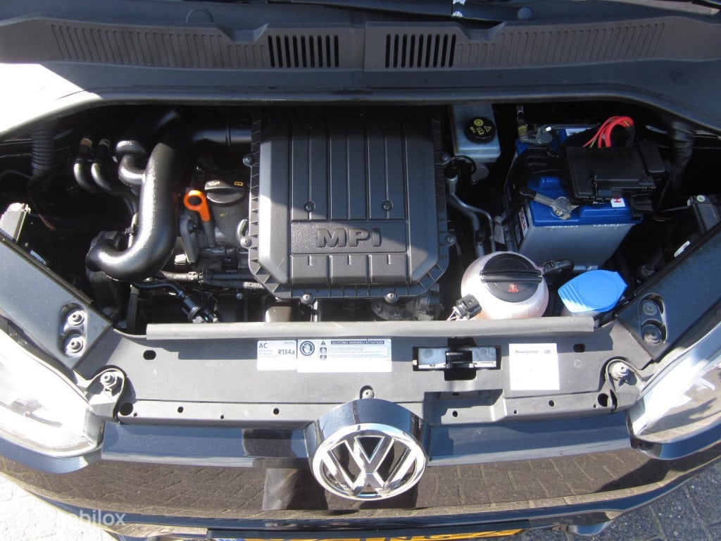 Volkswagen UP! 1.0 move up! airco/stuurbekr/nieuwe apk/nap/goedkoop rijden!