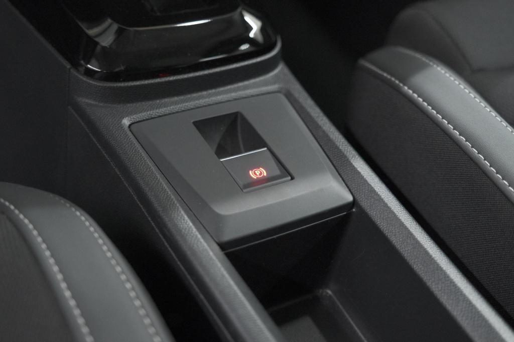 Citroen C3 Aircross 1.2 hybrid 145pk max | camera | dodehoekdetectie | navi