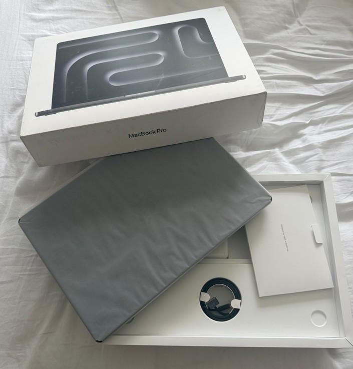 Apple MacBook Pro -16-inch - M4 Max chip - 36GB -1TB - Black - NIEUW -