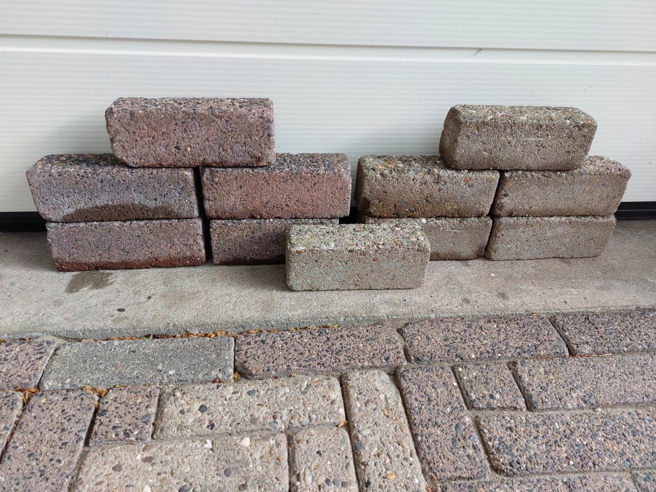 Gratis betonnen straatstenen +- 50m2 dikformaat