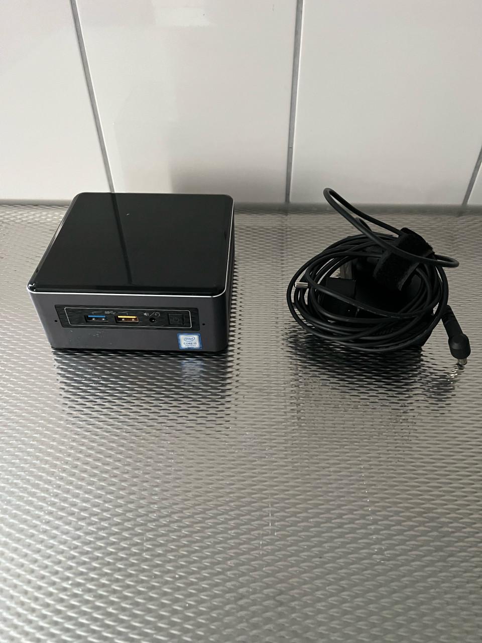 Intel nuc i5 8gen ssd hdmi 22inch
