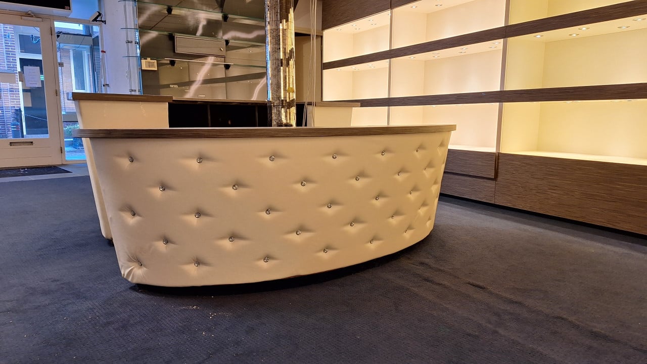Luxe toonbank in wit skyleer met Swarovski kristallen – 2 delen