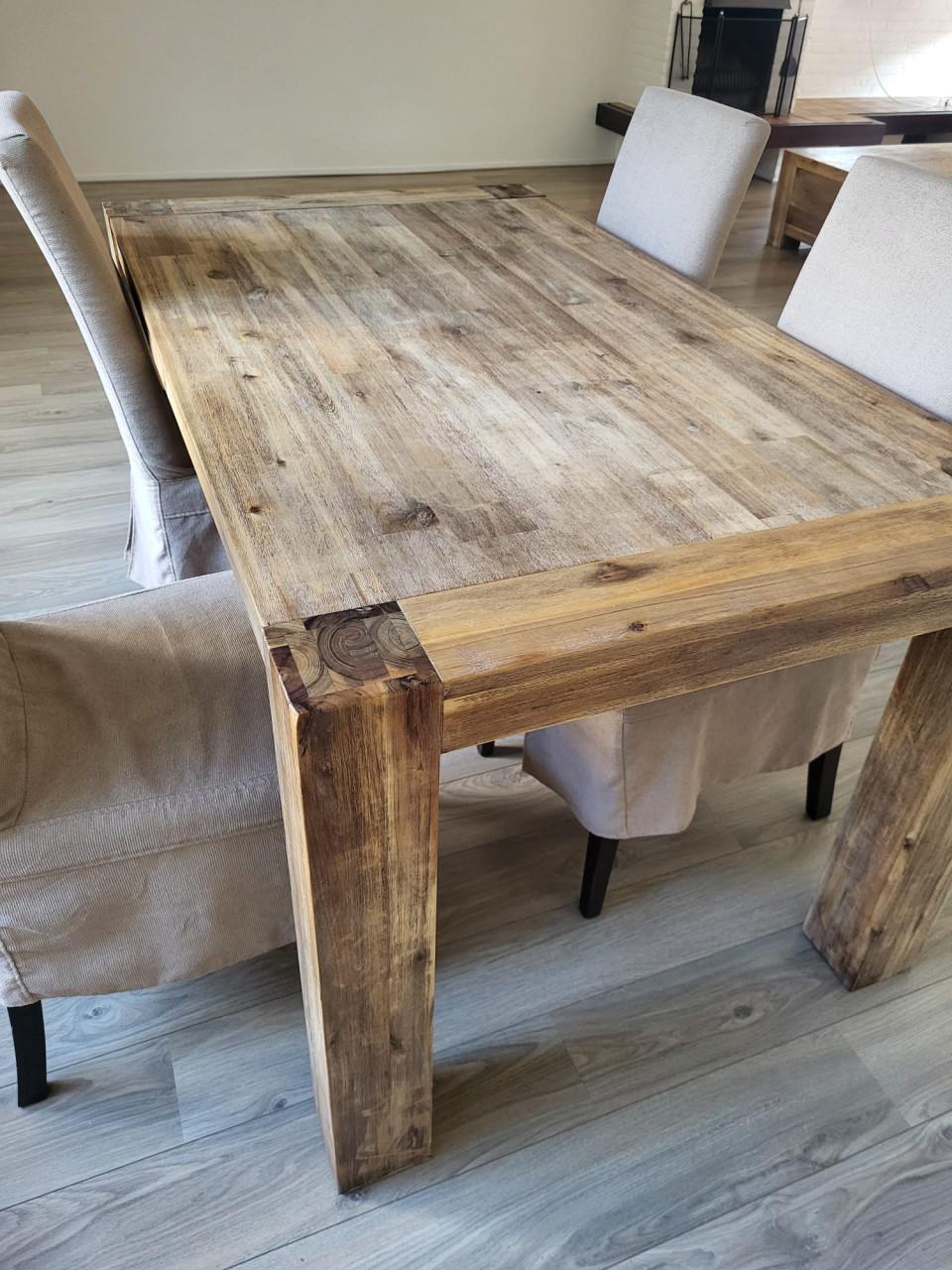 Eettafel en salontafel