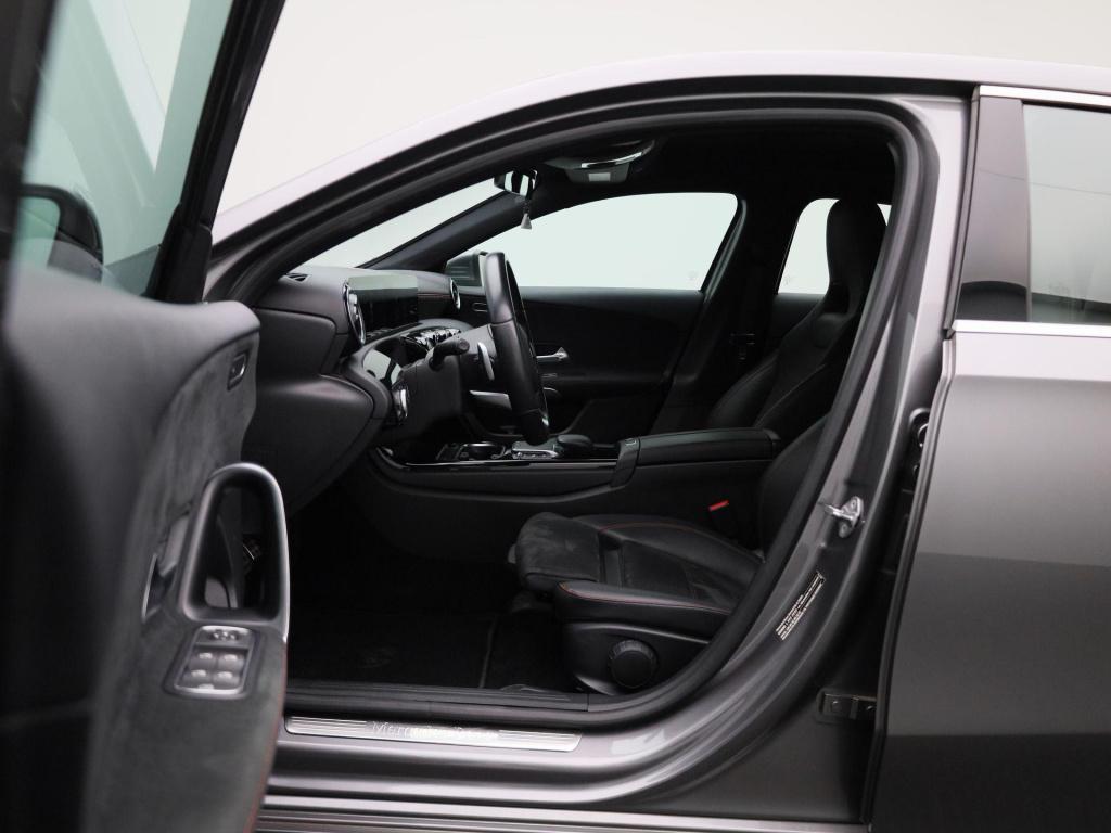 Mercedes-Benz A-Klasse 180 business solution amg | automaat | panorama dak 