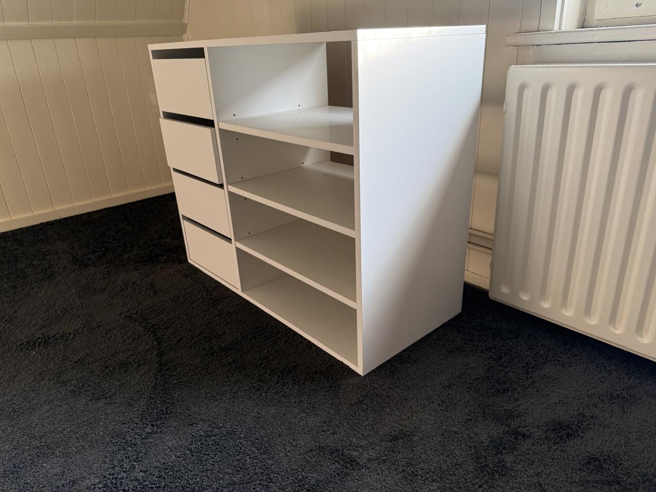 Leg en hang kast met tussen lade en leg kast
