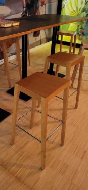 Statafels krukken stoelen